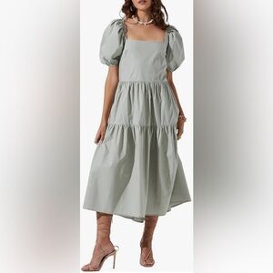 ASTR mint green puffed sleeve maxi dress. Cute tie in back. Gently worn. Size M